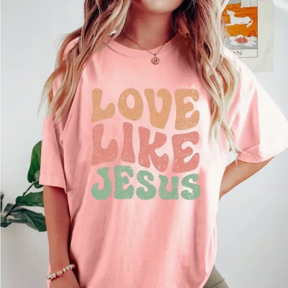 Love like Jesus Tee